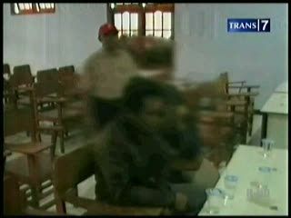 Mesum Siang Bolong, Pasangan Selingkuh Diarak