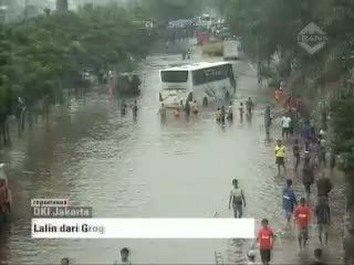 Lalu Lintas Grogol-Cengkareng Lumpuh