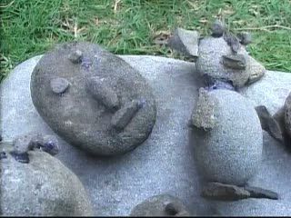 Permainan dan Kreasi Boneka Lucu dari Batu Kali