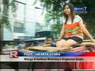 Warga Keluhkan Mahalnya Angkutan Banjir