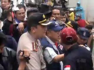 JK Beri Bantuan Korban banjir