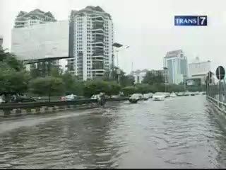 Banjir Sisakan Berbagai Masalah Pelik