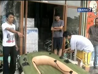 Perahu Karet Laris Manis