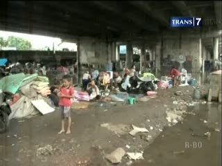 Warga Kolong Tol Enggan Mengungsi