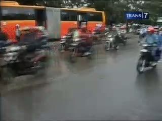 Hindari Jalan Berlubang, Pemotor Tewas