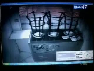 Pencuri 150 Ponsel Tertangkap CCTV