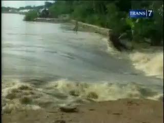 Pasca Tanggul Jebol, Puluhan Rumah Ambruk