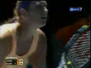 Serena Williams Tersungkur, Azarenka Melaju