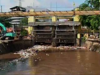 Pasca Banjir, Rezeki Bagi Pemulung