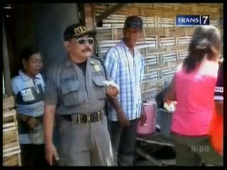 Bongkar Warung Remang, Satpol PP Dimaki