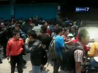 Batavia Air Pailit, Penumpang Terlantar