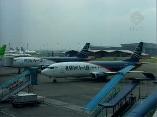 Pesawat Batavia Masih Terparkir di Apron Bandara