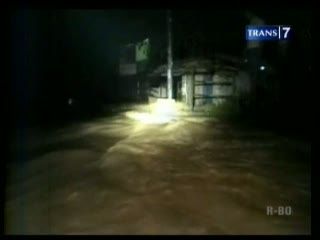Tanggul Jebol, Ratusan Rumah Terendam