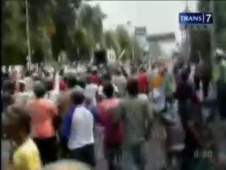 Demo Pembatasan Becak Ricuh