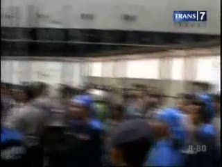 Unjuk Rasa Buruh Dibubarkan Preman