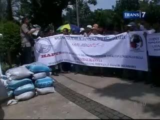 Pengemudi Bajaj Demo Tuntut Kepastian