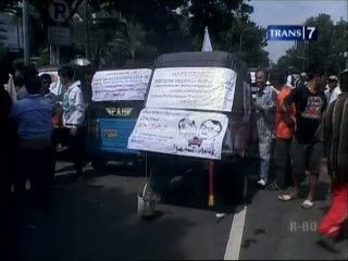 Pengemudi Bajaj Tagih Uang Muka Peremajaan