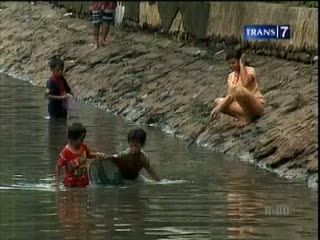 Warga Serbu Ikan Lele Pasca Banjir
