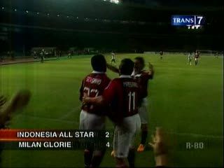 Milan Glorie Kalahkan Indonesia Legend