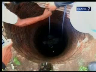 Main Petak Umpet, Bocah Tercebur ke Dalam Sumur
