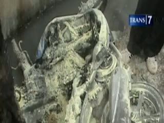 Tersinggung, Penagih Hutang Bakar Motor