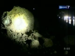 Longsor Putus Jalan Tol Cipularang