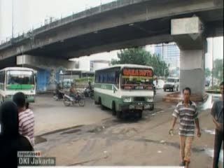 Hindari Macet, Angkot Memutar di Sembarang Tempat