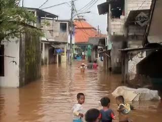 Kali Angke Meluap, Ratusan Rumah Terendam Banjir