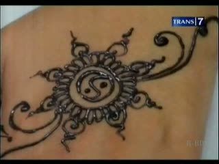 Rekor Seni Tato Henna