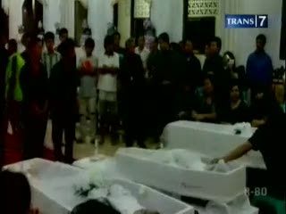 Tangis Haru Keluarga Korban Longsor