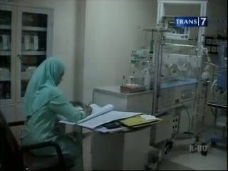 Jokowi Jenguk Bayi Dara