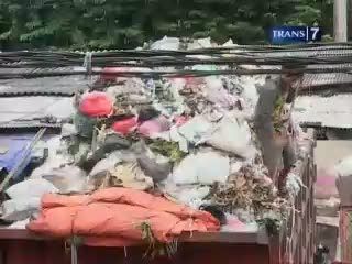 Sampah di Tengah Pemukiman Warga