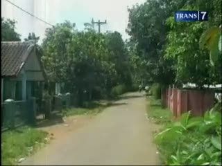 Siswa Sekolah Berebut Bangku