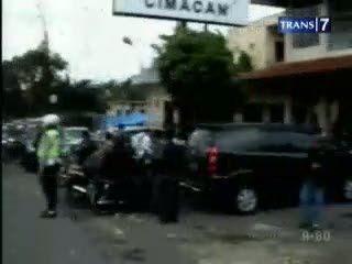 Bus Tabrak Tebing, 15 Tewas