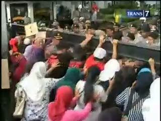 Warga Blokir Jalan,Tuntut Pelayanan Kesehatan