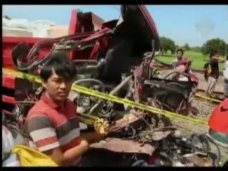 Truk Ditabrak Kereta, 2 Kritis