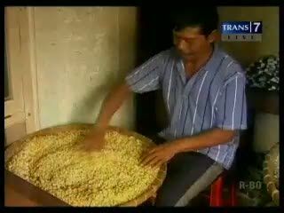 Pengrajin Tempe Pakai Ampas Tahu