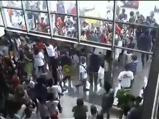 Sidang Raffi Dipadati Ratusan ABG dan Ibu Rumah Tangga
