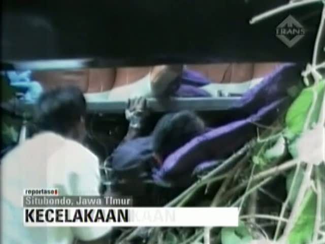 Hindari Tabrakan, Bus Masuk Jurang
