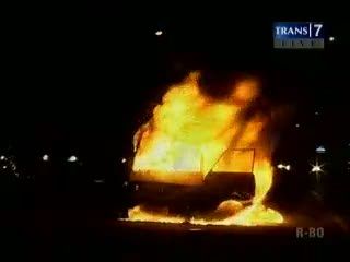 Angkot Terbakar, Ledakan Granat Lukai 3 Orang