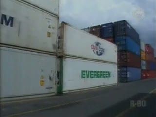Kontainer Berisi Bawang Tertahan di Tanjung Perak