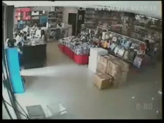 Terekam CCTV, Wanita Pencuri Tas Ditangkap