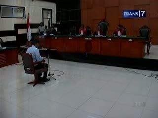 Luna Maya Salah Masuk Ruang Sidang, Hakim Tidur Terbangun