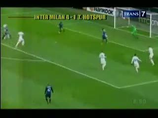 Adebayor Antar Spurs ke Perempatfinal