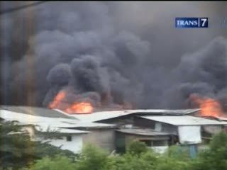Kampung Padat Penduduk Terbakar