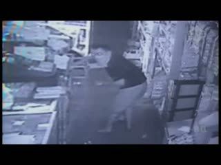 Maling Toko Terekam CCTV