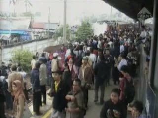 KRL Ekonomi akan Dihapus, Penumpang Demo
