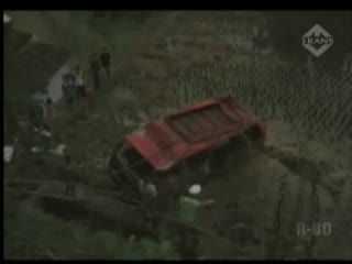 Angkot Terjun ke Jurang, 4 Orang Tewas
