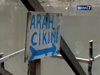Jembatan Darurat di Tengah Kota