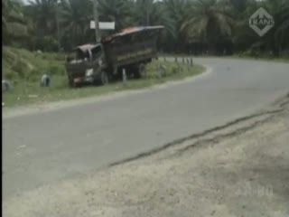 Truk Tabrak Motor, Empat Orang Tewas